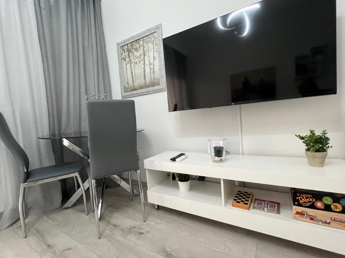 Center Modern Apartment *